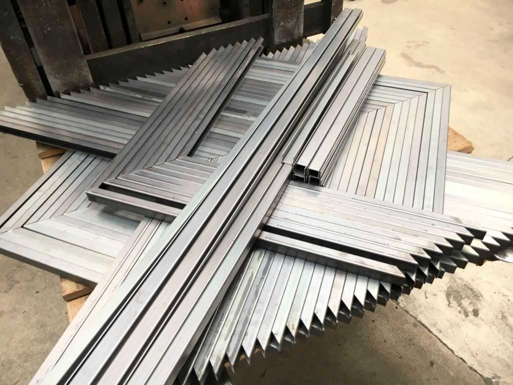 Steel-Box-Section-Cutting-and-Folding-Welding-_1-1024x768.jpg